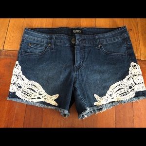 Cut off lace jeans